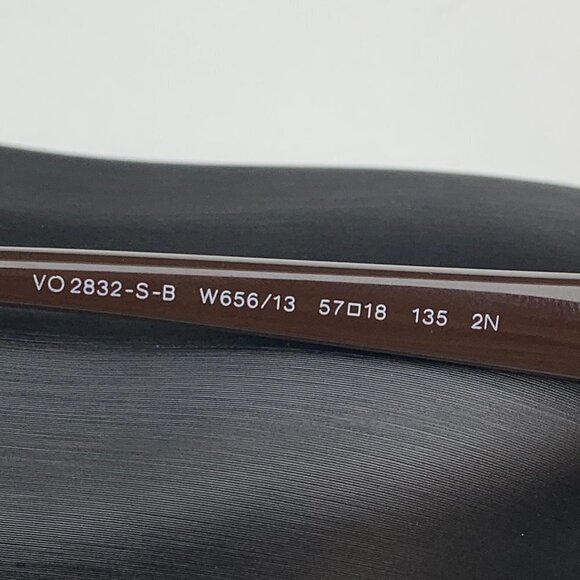 🕶️Vogue VO2832-S-B Sunglasses /PS311🕶️ - Picture 3 of 8